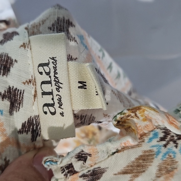 Ruffle shoulder boho top - Picture 8 of 8